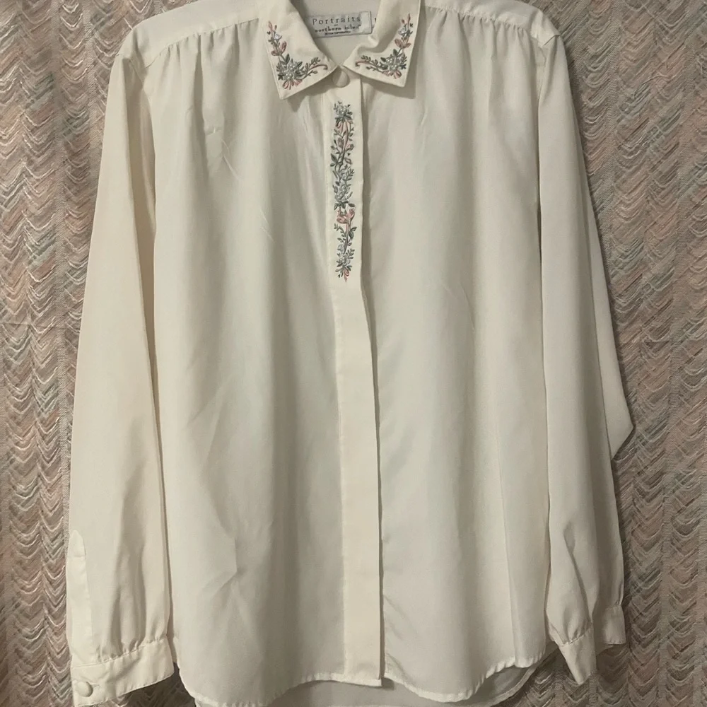 Embroidered Cream Blouse - Picture 2 of 4